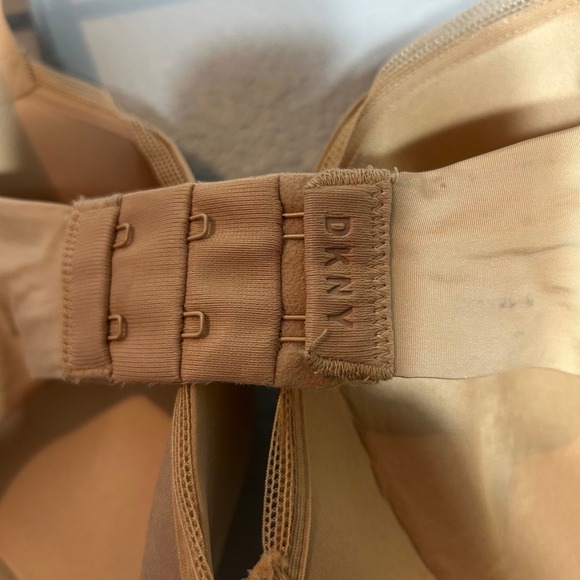 DKNY T-Shirt Bra Everyday Comfort Underwire Support Nude Size 34B - Picture 5 of 6